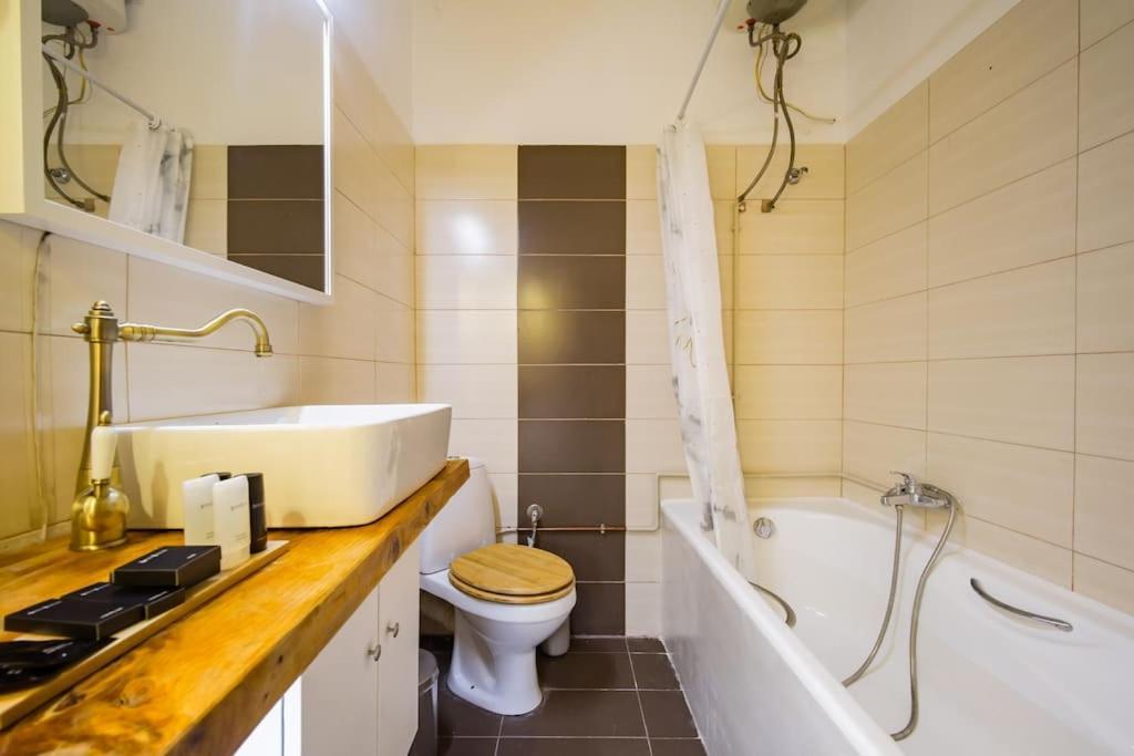 Emporikon Apartment Steps From Historic Center เอเธนส์ ภายนอก รูปภาพ