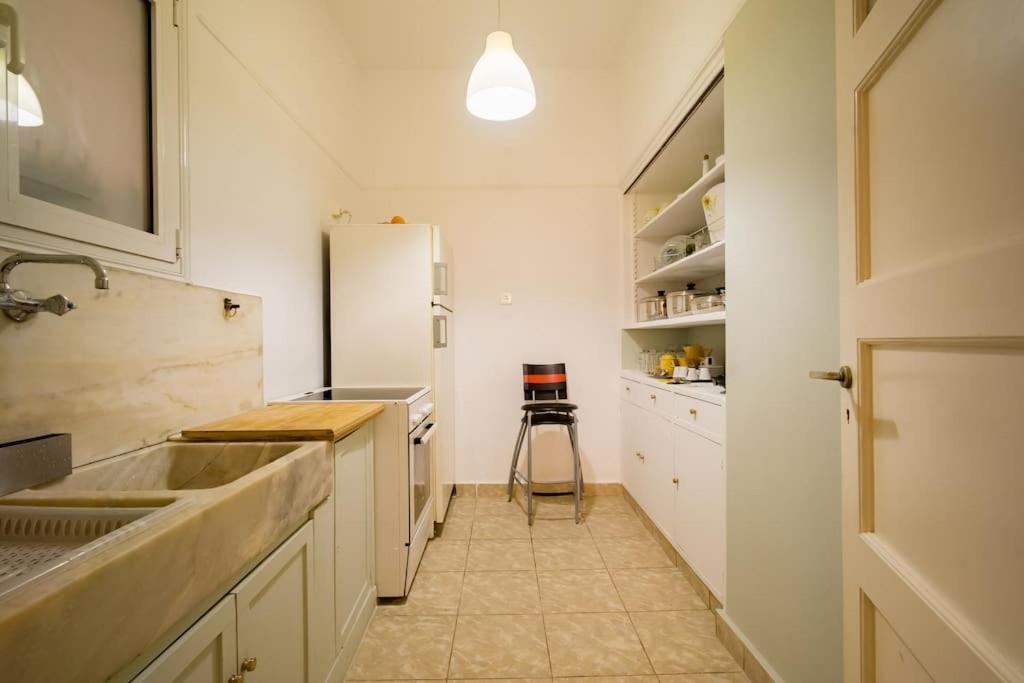 Emporikon Apartment Steps From Historic Center เอเธนส์ ภายนอก รูปภาพ